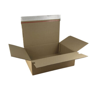 Postæske, indre dim: 213 x 153 x 109 mm, 1-lags, E-flute, 2.000 mm, FEFCO 0701, m/Automatbund, selvklæbende lukning, afrivnin, brun, bundt a 20 stk, palle a 2160 stk, FSC Mix 70%